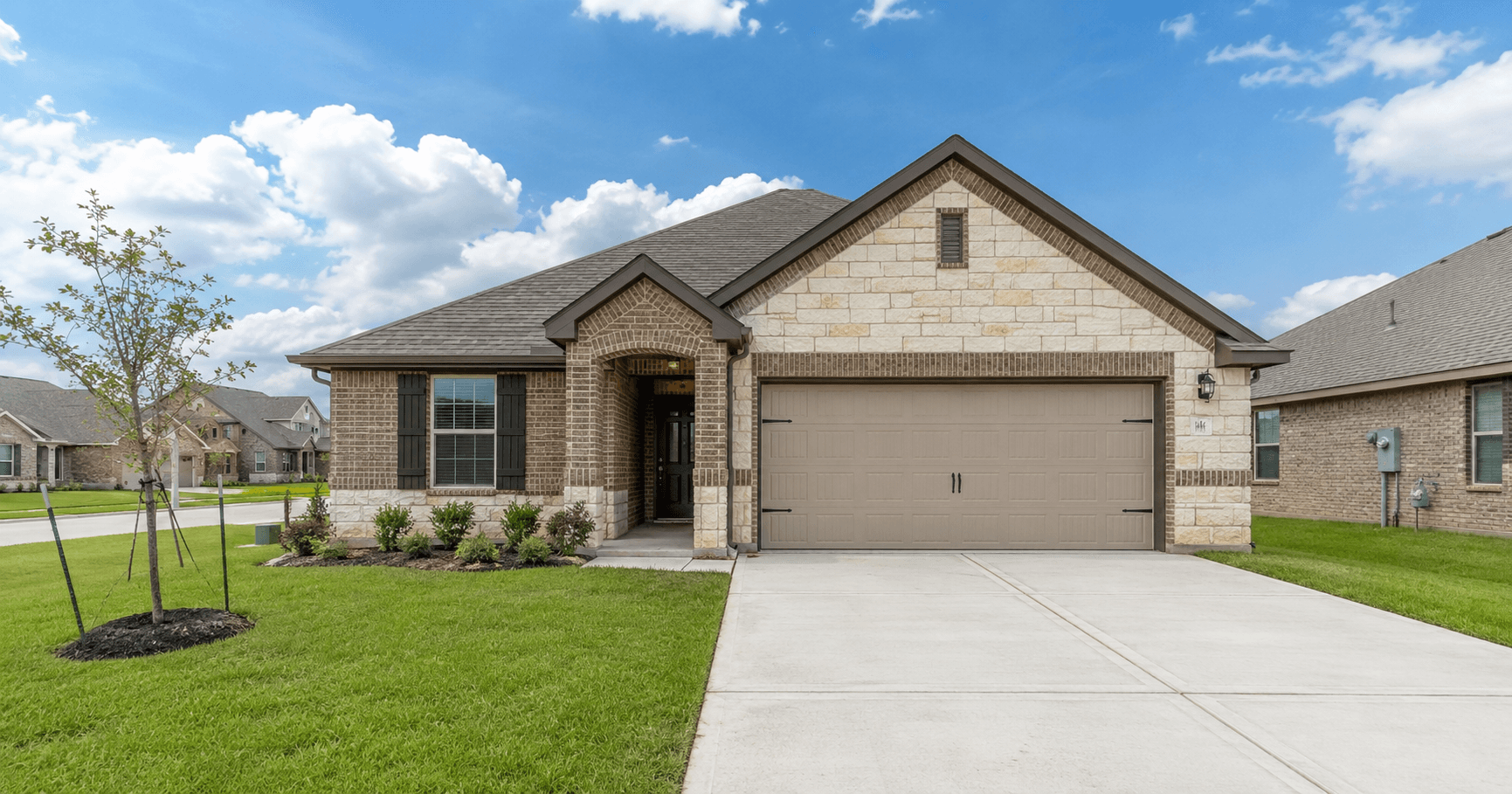 New construction home in Montgomery Texas under blue sky